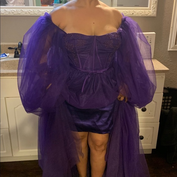 Dress - Picture 2 of 9